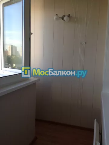 Отделка балкона и лоджии пластиковыми ПВХ панелями в Мытищах от компании МосБалкон