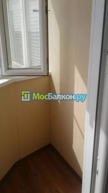 Отделка балкона и лоджии пластиковыми ПВХ панелями в Мытищах от компании МосБалкон