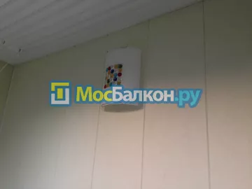 Отделка балкона и лоджии пластиковыми ПВХ панелями в Мытищах от компании МосБалкон