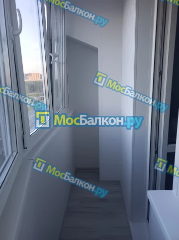 Отделка балкона и лоджии пластиковыми ПВХ панелями в Мытищах от компании МосБалкон