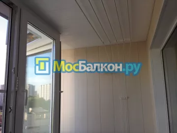 Отделка балкона и лоджии пластиковыми ПВХ панелями в Мытищах от компании МосБалкон