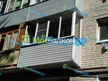 ОСТЕКЛЕНИЕ БАЛКОНА В ХРУЩЕВКЕ С ВНЕШНЕЙ ОТДЕЛКОЙ САЙДИНГОМ