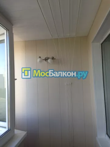Отделка балкона и лоджии пластиковыми ПВХ панелями в Мытищах от компании МосБалкон