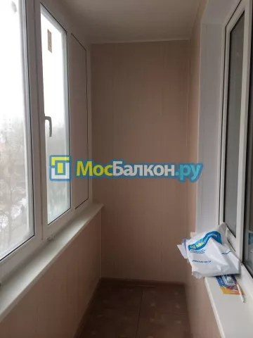 Отделка балкона и лоджии пластиковыми ПВХ панелями в Мытищах от компании МосБалкон
