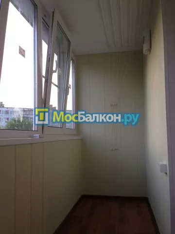 Отделка балкона и лоджии пластиковыми ПВХ панелями в Мытищах от компании МосБалкон