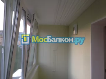 Отделка балкона и лоджии пластиковыми ПВХ панелями в Мытищах от компании МосБалкон