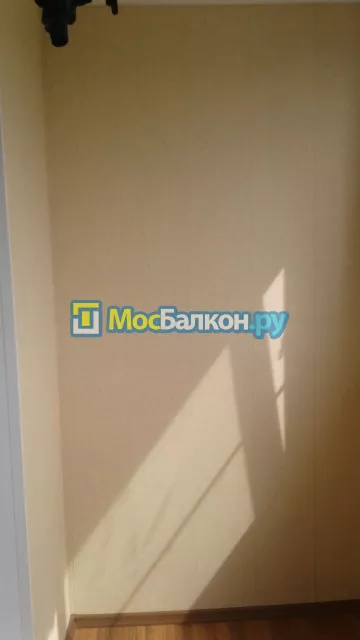 Отделка балкона и лоджии пластиковыми ПВХ панелями в Мытищах от компании МосБалкон