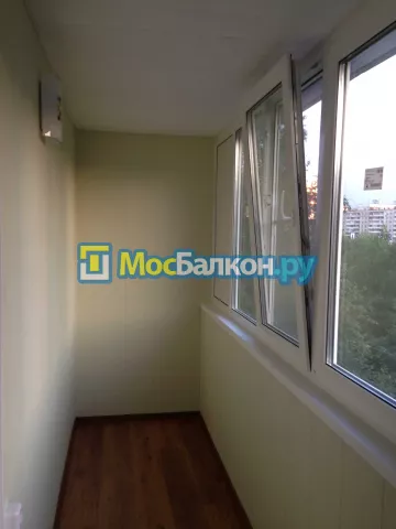 Отделка балкона и лоджии пластиковыми ПВХ панелями в Мытищах от компании МосБалкон
